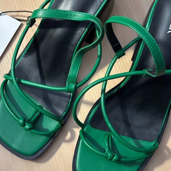 Cross Strap Chunky Heeled Sandals - Picture 6 of 7